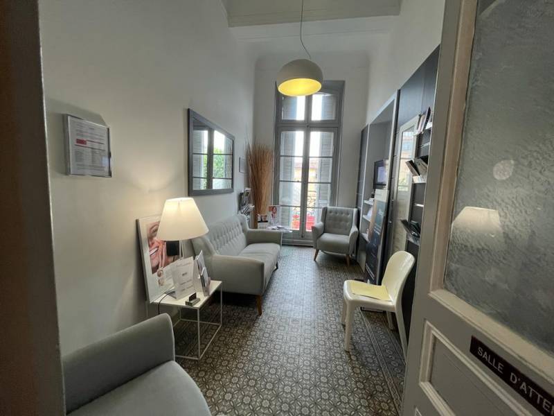 3 bureaux avec salle d'attente et secretariat cours Mirabeau à Aix en provence 80 m2 envirron