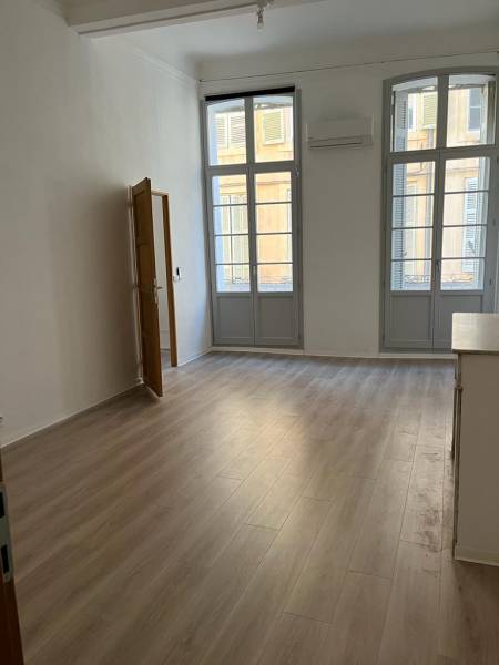 3 bureaux rue Espariat 60m2 climatisés centre ville historique Aix en Provence