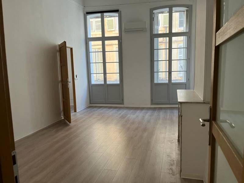 3 bureaux rue Espariat 60m2 climatisés centre ville historique Aix en Provence