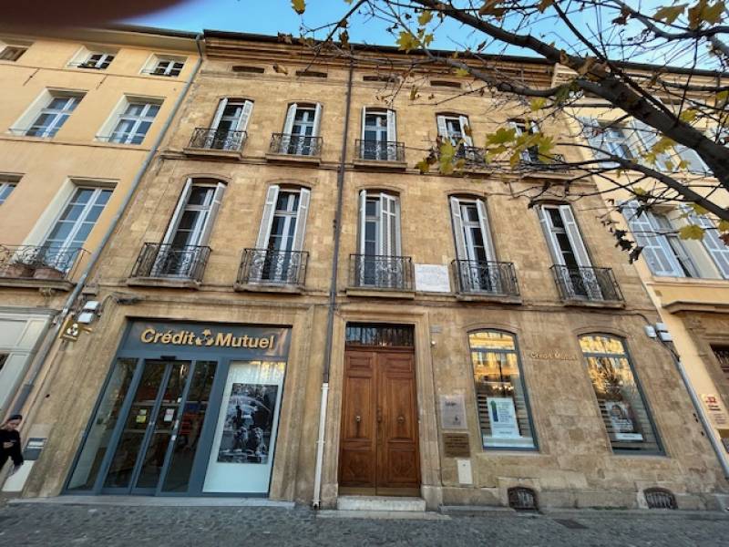 Bureaux de prestige cours Mirabeau Aix en Provence belle visibilité sur le cours Mirabeau avec garage voiture